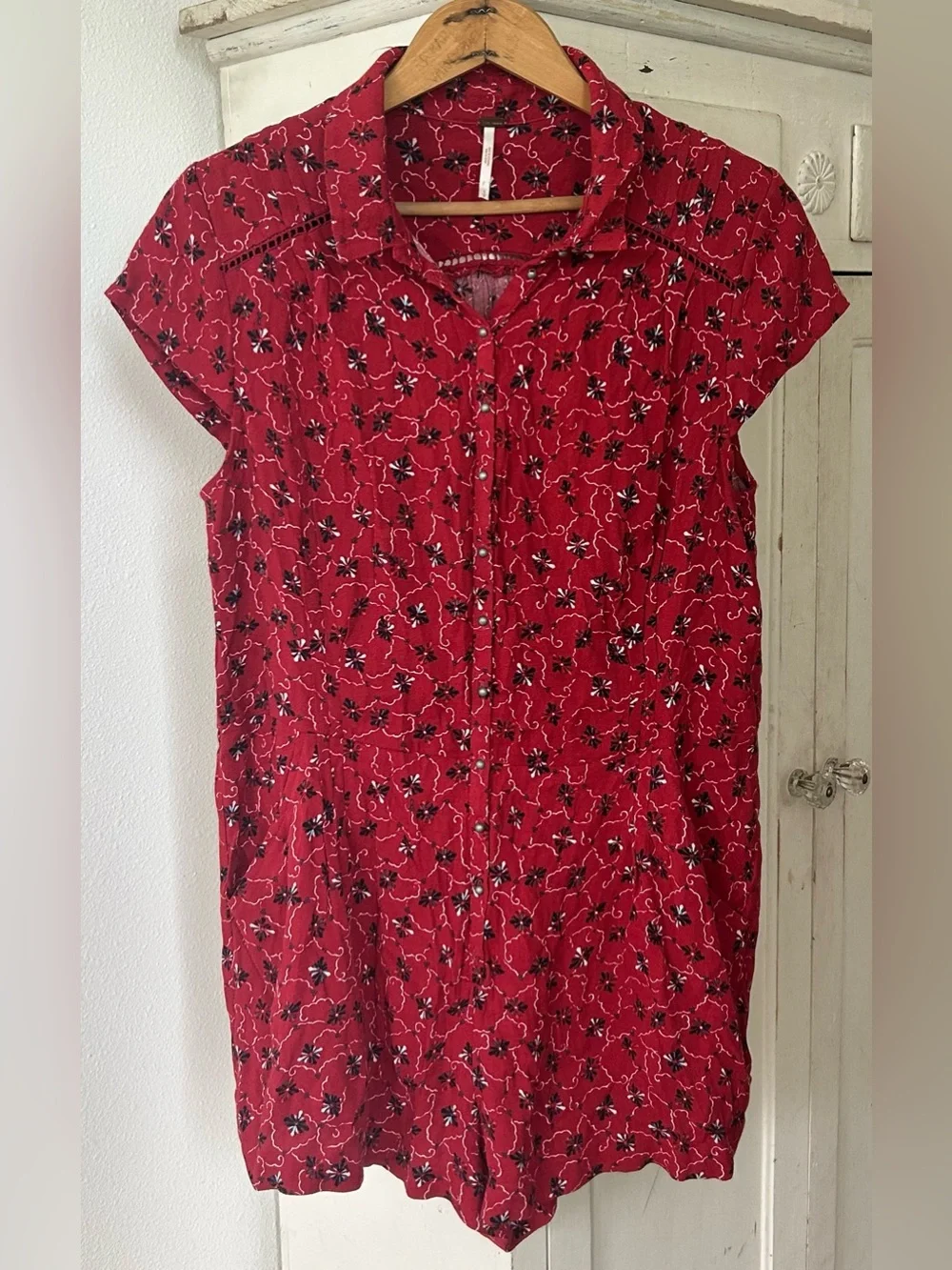 Free People | Women’s Red/Black Floral Short Sleeve Debby Dot Shorts Romper Sz S